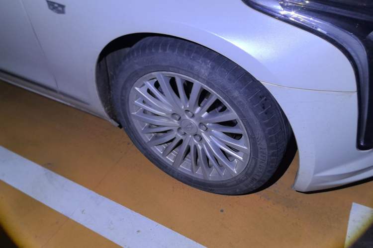 Used Cadillac CT6 2020 28T Fashion Edition Right Front Wheel Hub