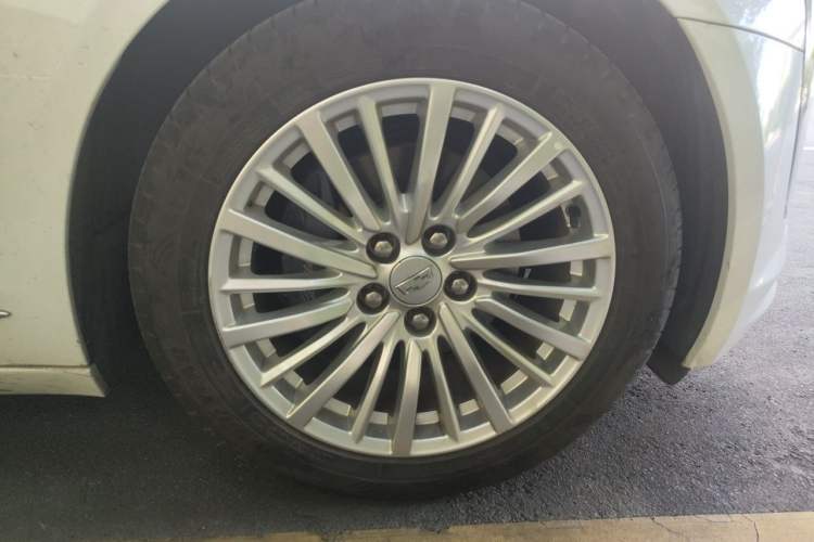 Used Cadillac CT6 2020 28T Elite Edition Right Front Wheel Hub