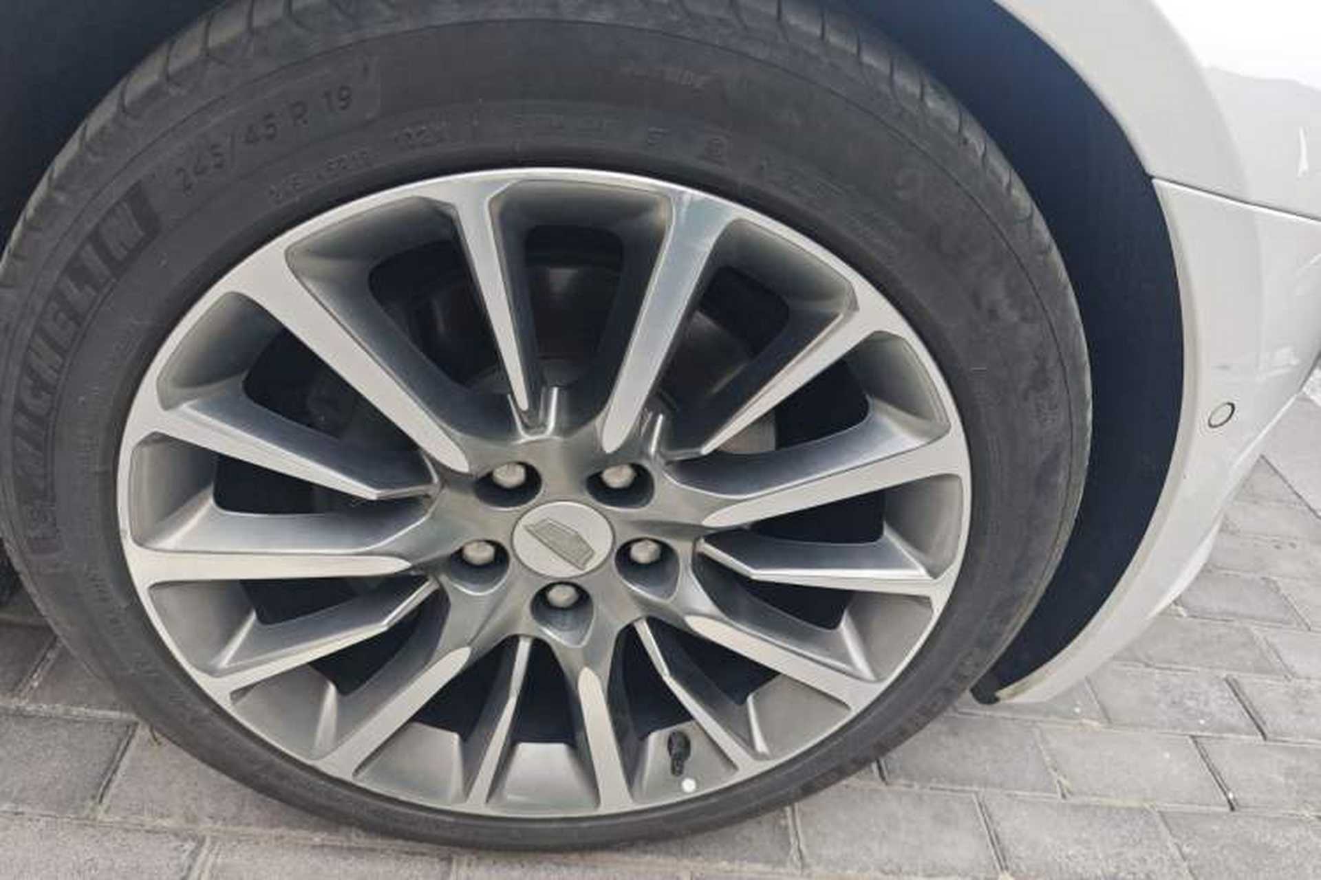 Used Cadillac CT6 2020 28T Leading Sport Model Right Front Wheel Hub