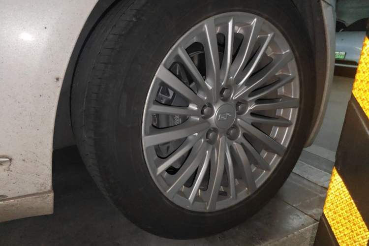 Used Cadillac CT6 2020 28T Luxury Version Right Front Wheel Hub