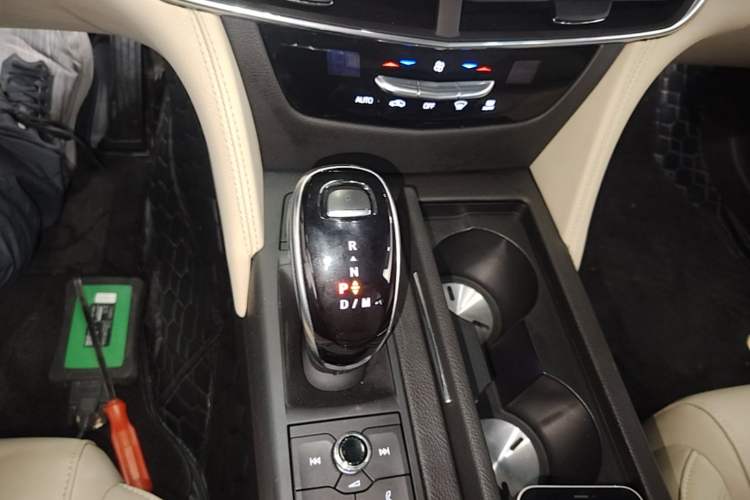 Used Cadillac CT6 2021 28T Fashion Edition Gear Lever