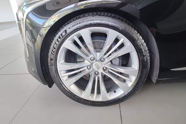Used Cadillac CT6 2021 28T Elite Edition Left Front Wheel Hub