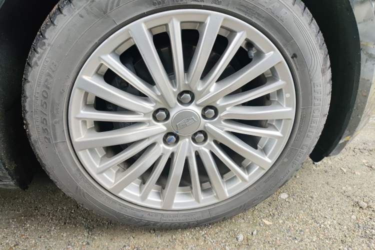 Used Cadillac CT6 2021 28T Luxury Version Right Front Wheel Hub