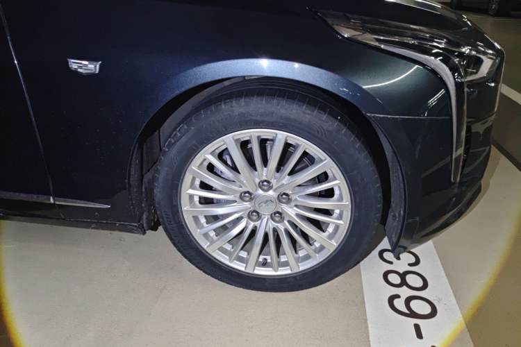Used Cadillac CT6 2021 28T Luxury Version Right Front Wheel Hub