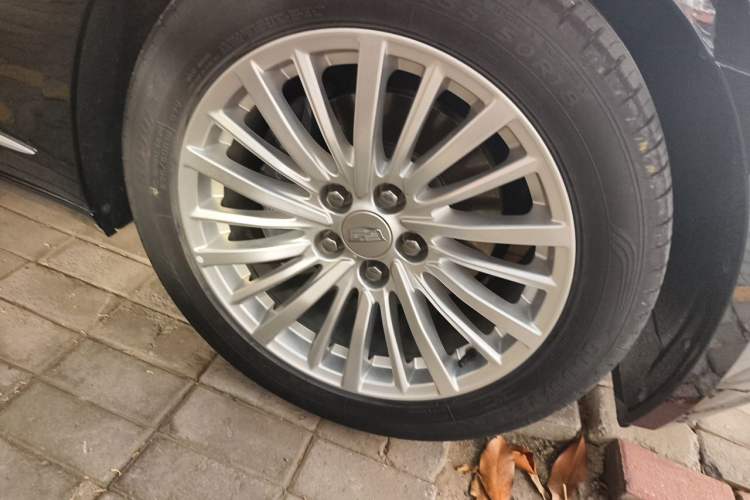 Used Cadillac CT6 2021 28T Elite Edition Right Front Wheel Hub