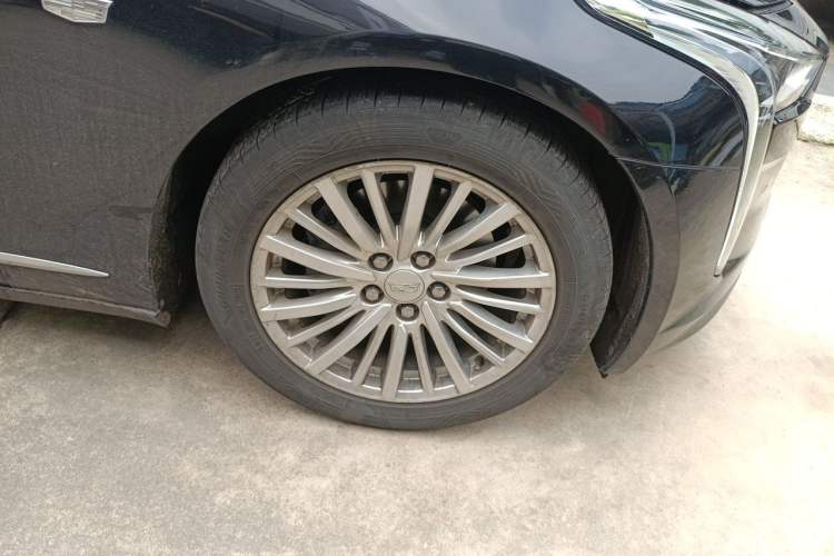 Used Cadillac CT6 2021 28T Luxury Version Right Front Wheel Hub