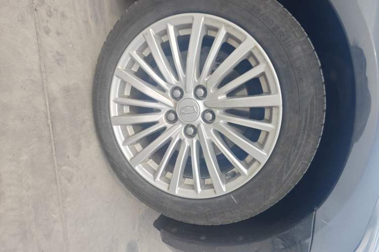 Used Cadillac CT6 2021 28T Elite Edition Right Front Wheel Hub