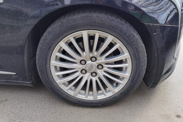 Used Cadillac CT6 2021 28T Luxury Version Right Front Wheel Hub