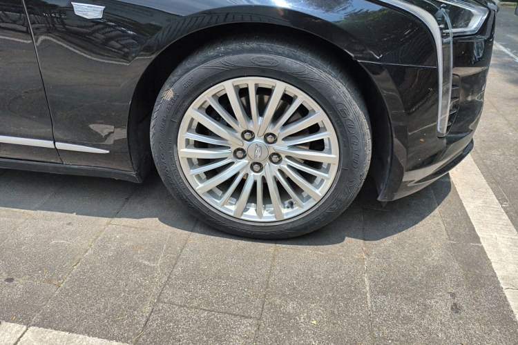 Used Cadillac CT6 2021 28T Elite Edition Right Front Wheel Hub