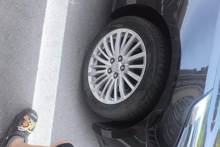 Used Cadillac CT6 2021 28T Luxury Version Right Front Wheel Hub