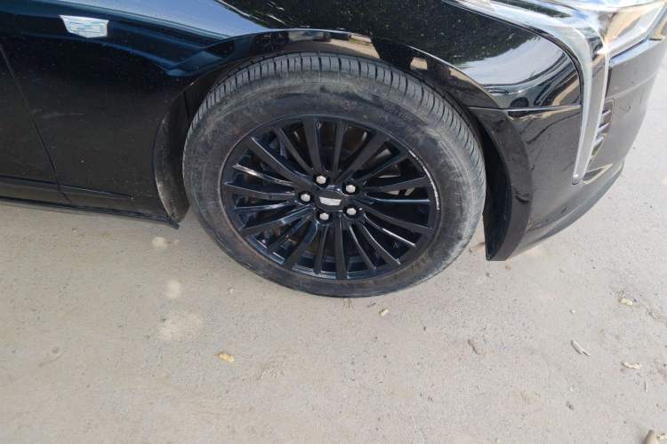 Used Cadillac CT6 2021 28T Luxury Version Right Front Wheel Hub