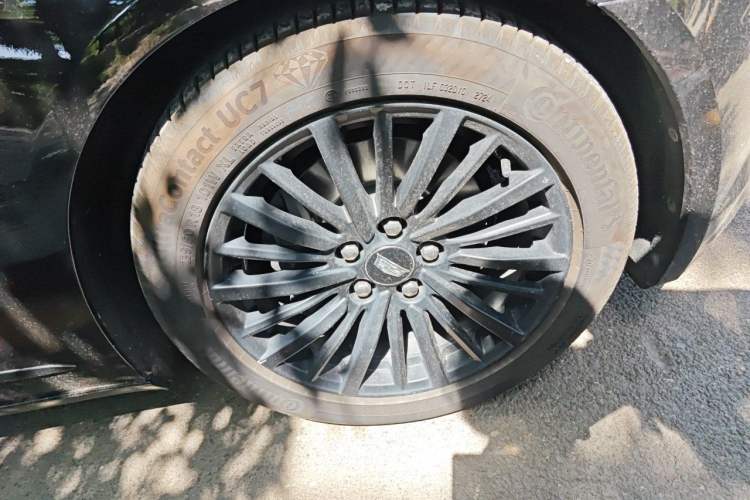 Used Cadillac CT6 2021 28T Elite Edition Right Front Wheel Hub