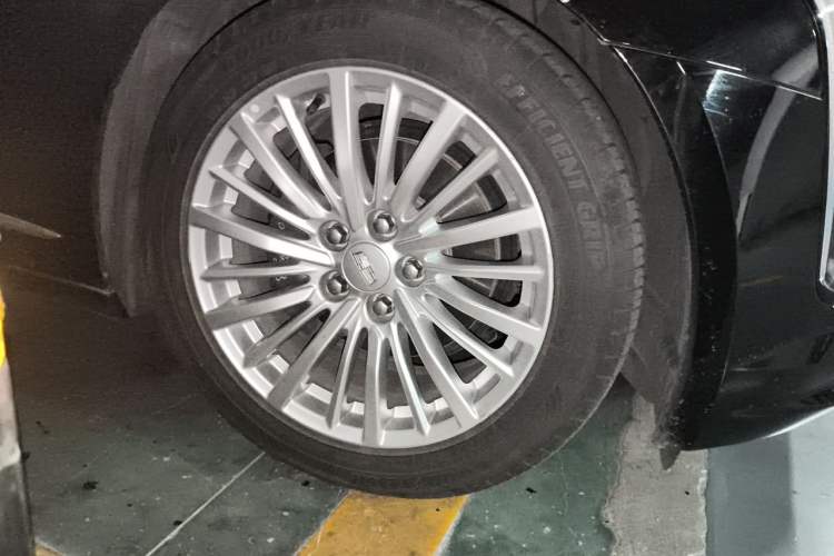 Used Cadillac CT6 2021 28T Luxury Version Right Front Wheel Hub