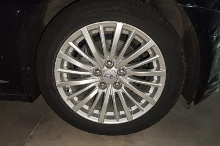 Used Cadillac CT6 2021 28T Luxury Version Right Front Wheel Hub