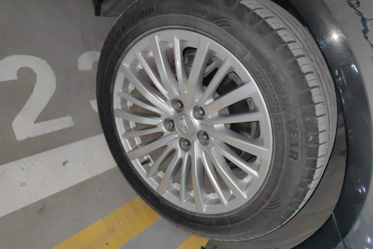 Used Cadillac CT6 2021 28T Luxury Version Right Front Wheel Hub