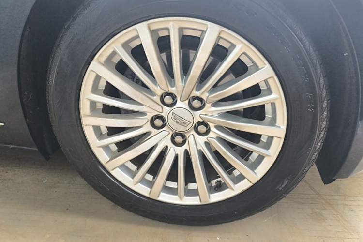 Used Cadillac CT6 2021 28T Luxury Version Right Front Wheel Hub