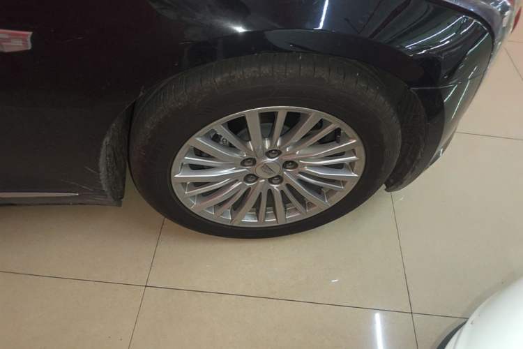 Used Cadillac CT6 2021 28T Elite Edition Right Front Wheel Hub