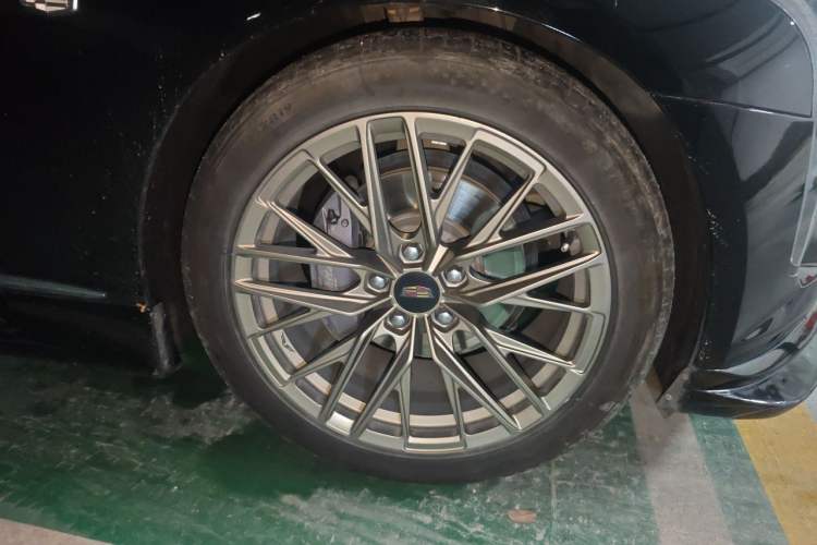 Used Cadillac CT6 2021 28T Luxury Version Right Front Wheel Hub