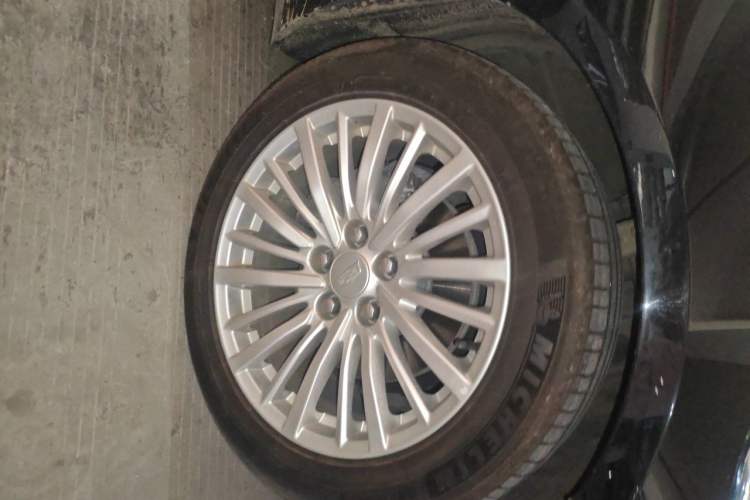 Used Cadillac CT6 2021 28T Luxury Version Right Front Wheel Hub