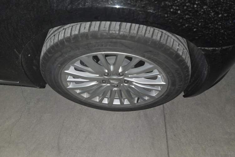 Used Cadillac CT6 2021 28T Fashion Edition Right Front Wheel Hub