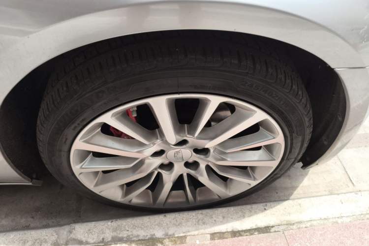 Used Cadillac CT6 2021 28T Elite Edition Right Front Wheel Hub