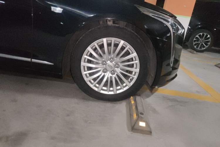 Used Cadillac CT6 2021 28T Elite Edition Right Front Wheel Hub