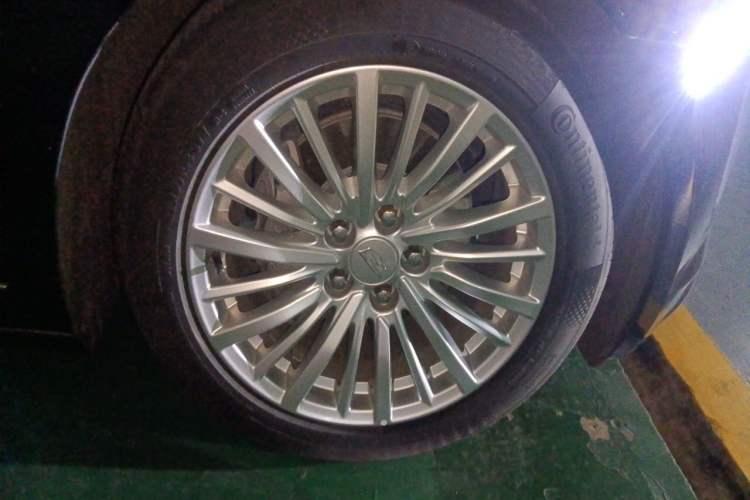 Used Cadillac CT6 2021 28T Luxury Version Right Front Wheel Hub