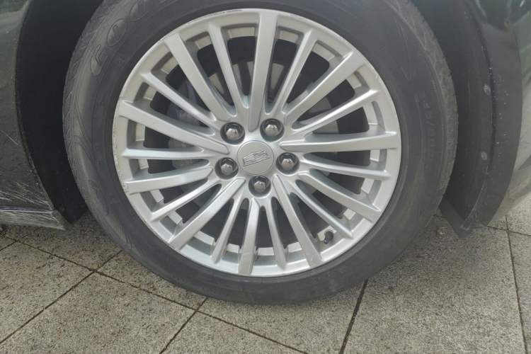 Used Cadillac CT6 2021 28T Elite Edition Right Front Wheel Hub