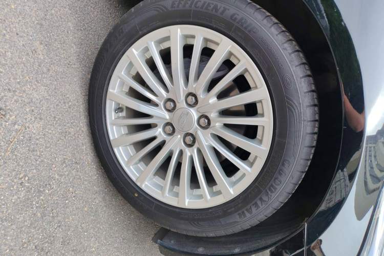 Used Cadillac CT6 2021 28T Luxury Version Right Front Wheel Hub