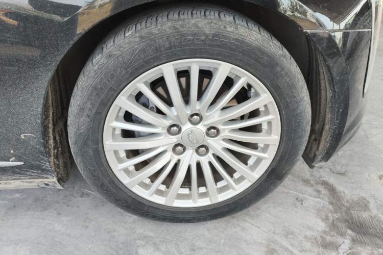 Used Cadillac CT6 2021 28T Elite Edition Right Front Wheel Hub
