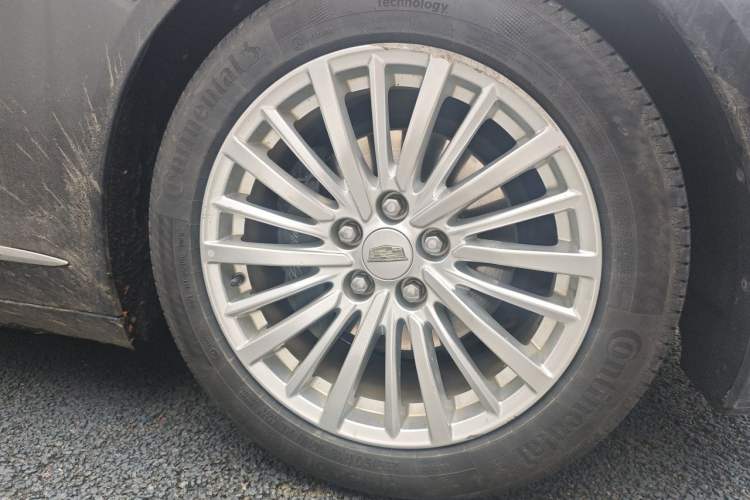 Used Cadillac CT6 2021 28T Elite Edition Right Front Wheel Hub