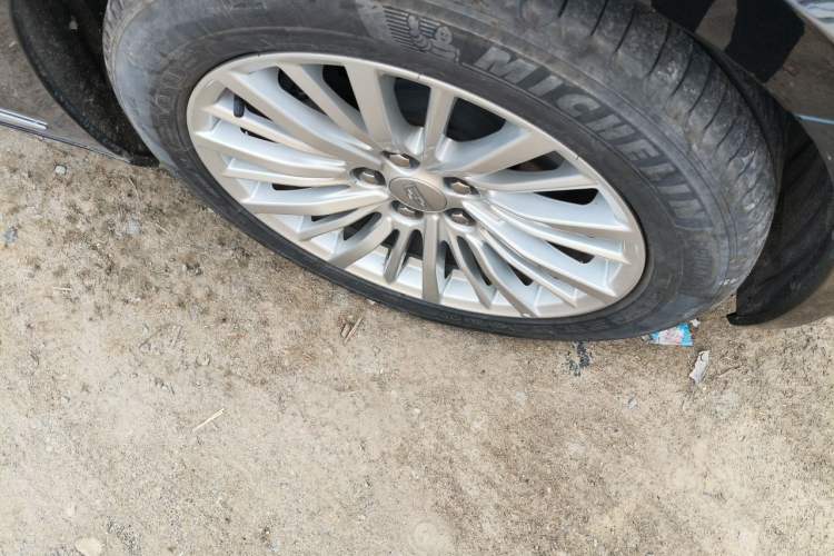 Used Cadillac CT6 2021 28T Luxury Version Right Front Wheel Hub