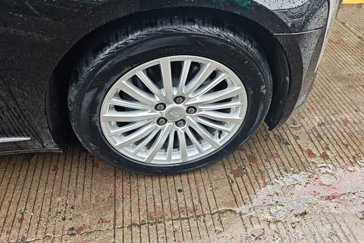 Used Cadillac CT6 2021 28T Fashion Edition Right Front Wheel Hub