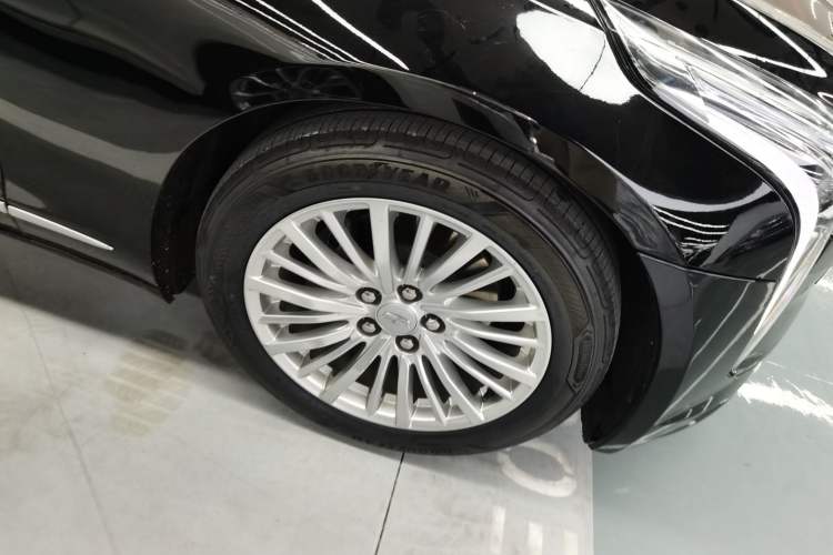 Used Cadillac CT6 2021 28T Luxury Version Right Front Wheel Hub
