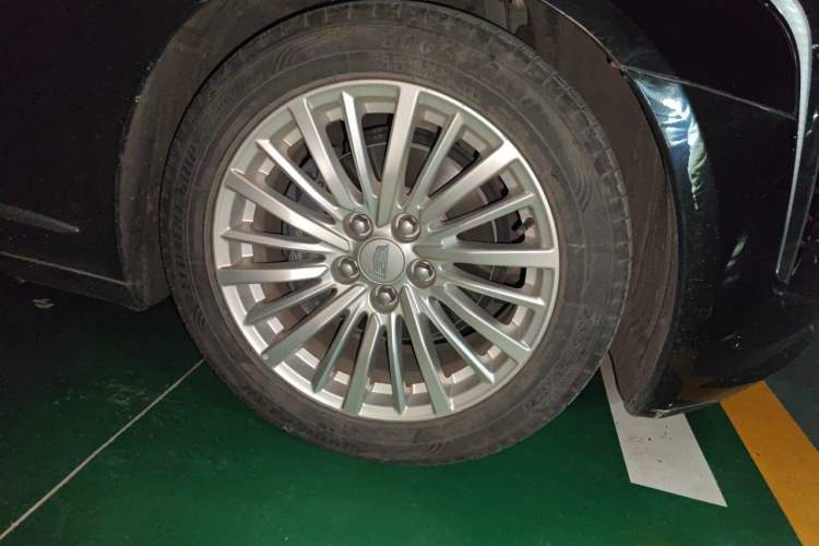 Used Cadillac CT6 2021 28T Elite Edition Right Front Wheel Hub