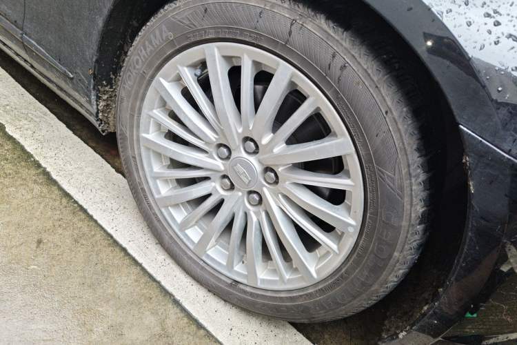 Used Cadillac CT6 2021 28T Elite Edition Right Front Wheel Hub