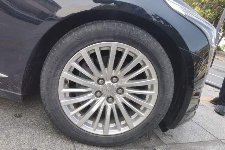 Used Cadillac CT6 2021 28T Luxury Version Right Front Wheel Hub