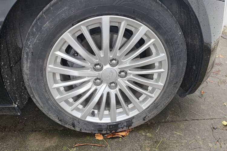 Used Cadillac CT6 2021 28T Luxury Version Right Front Wheel Hub