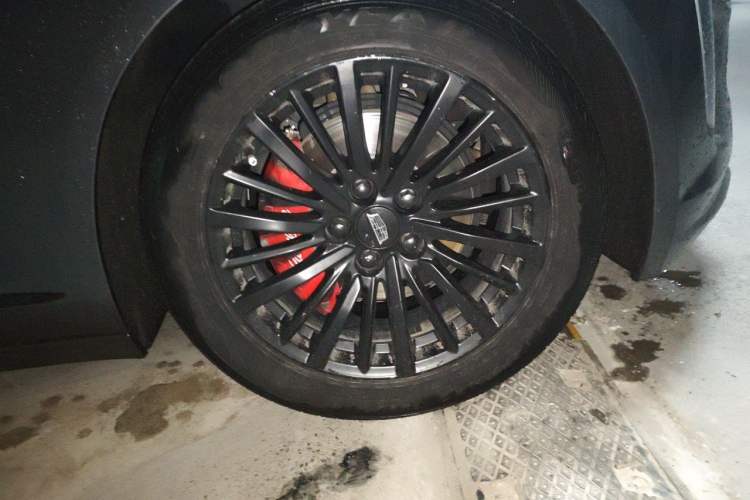 Used Cadillac CT6 2021 28T Elite Edition Right Front Wheel Hub