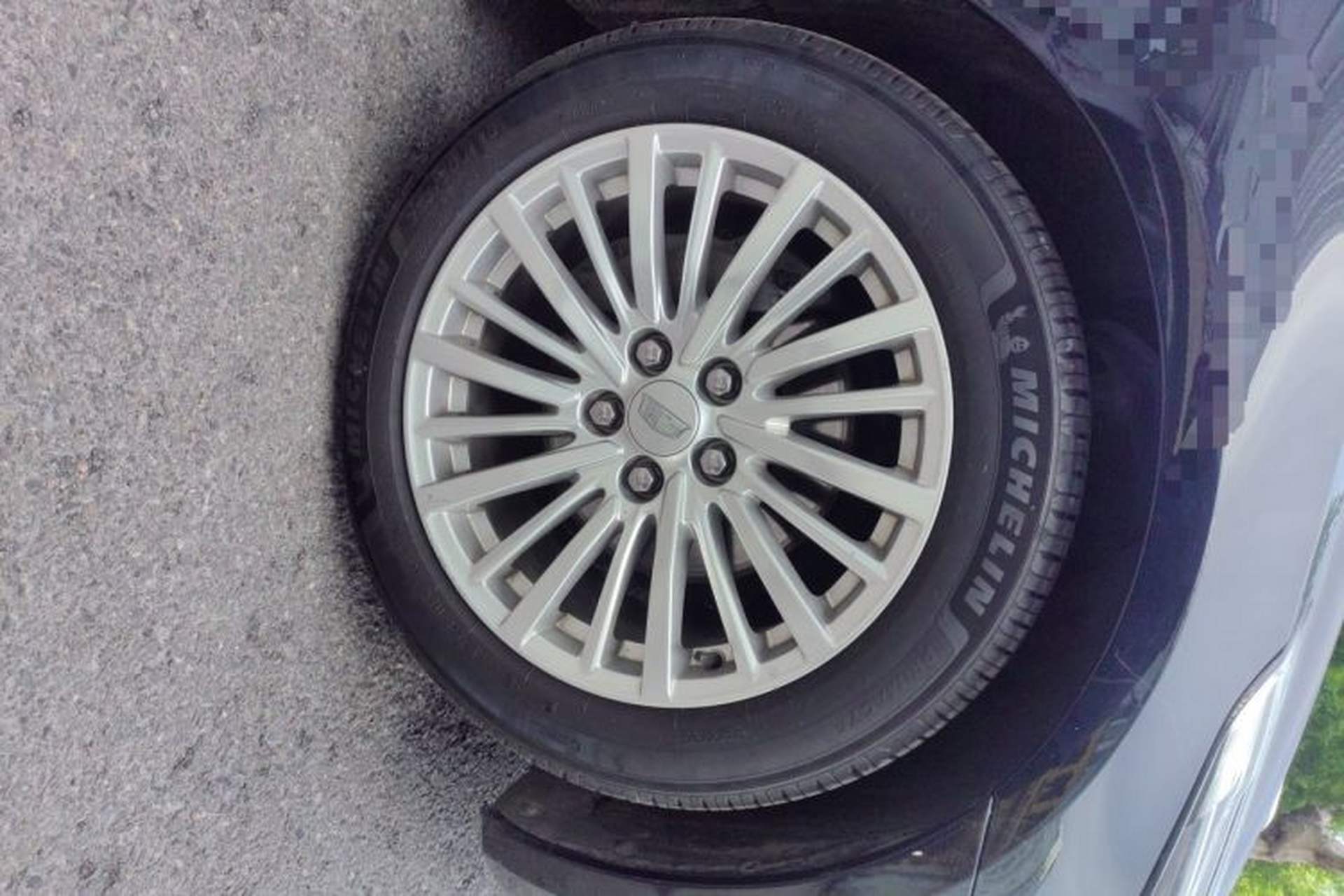 Used Cadillac CT6 2021 28T Luxury Version Right Front Wheel Hub