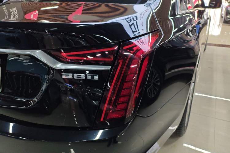 Used Cadillac CT6 2021 28T Luxury Version Right Rear Taillight