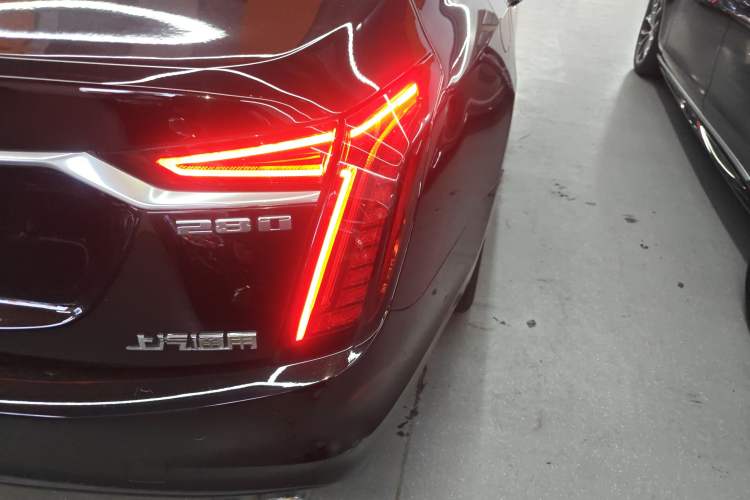 Used Cadillac CT6 2021 28T Luxury Version Right Rear Taillight