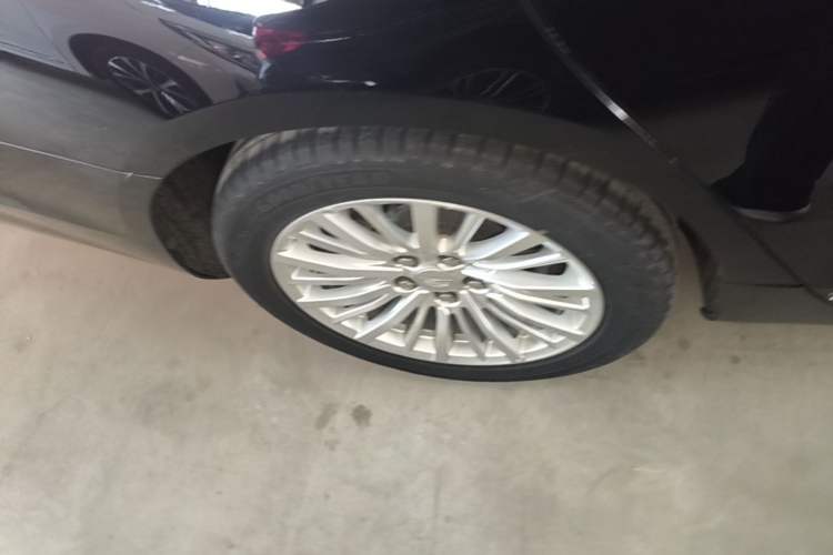 Used Cadillac CT6 2021 28T Fashion Edition Right Rear Wheel Hub