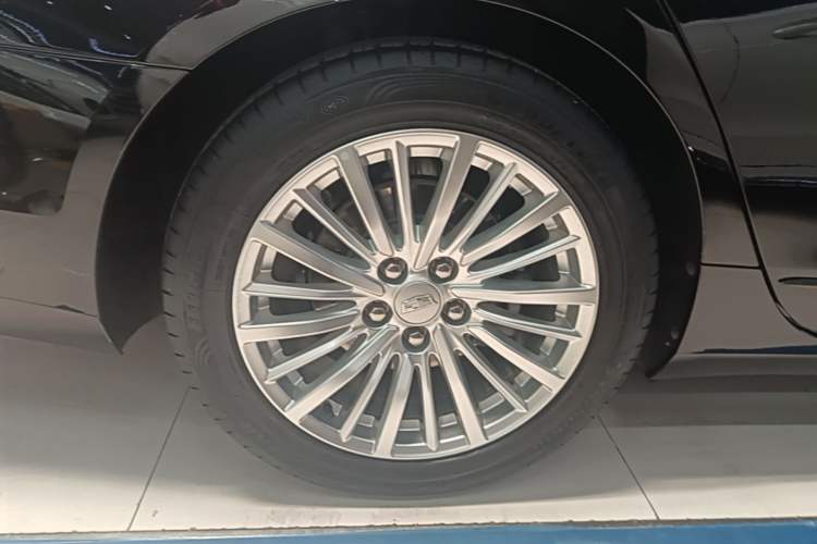 Used Cadillac CT6 2021 28T Luxury Version Right Rear Wheel Hub