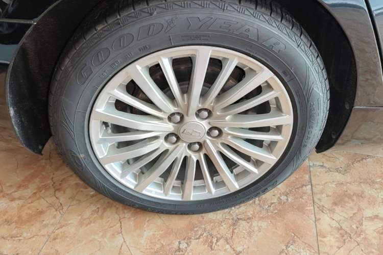 Used Cadillac CT6 2021 28T Fashion Edition Right Rear Wheel Hub
