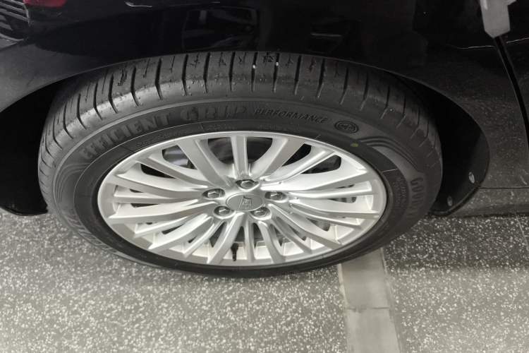 Used Cadillac CT6 2021 28T Elite Edition Right Rear Wheel Hub