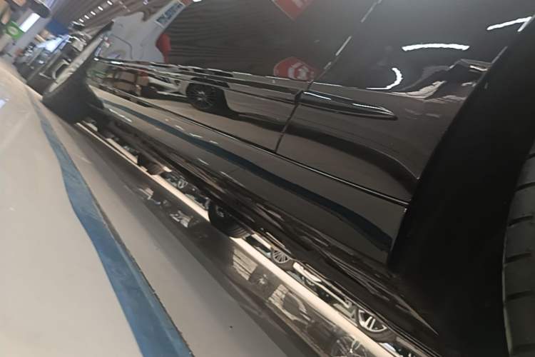 Used Cadillac CT6 2021 28T Luxury Version Right Side Sill