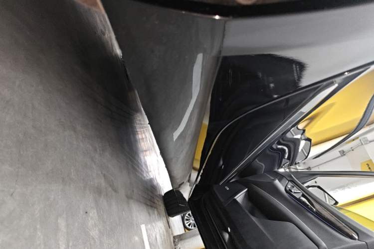 Used Cadillac CT6 2021 28T Luxury Version Right Side Sill