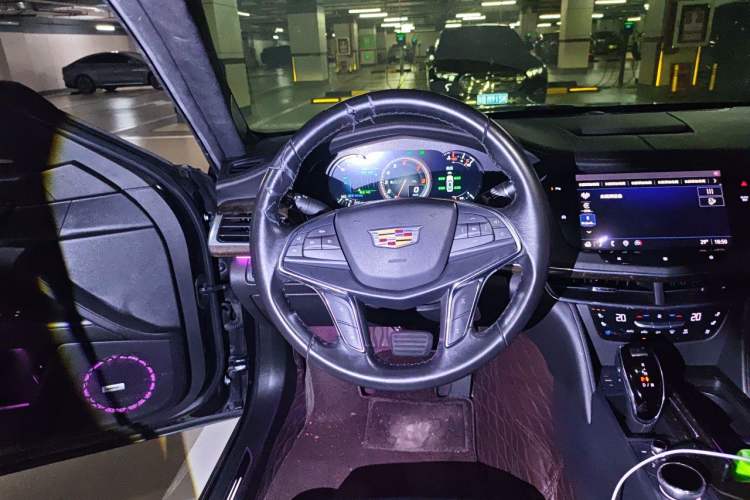 Used Cadillac CT6 2021 28T Luxury Version Steering Wheel