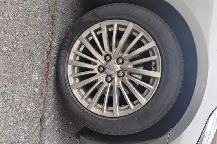 Used Cadillac CT6 2021 28T Elite Edition Right Front Wheel Hub